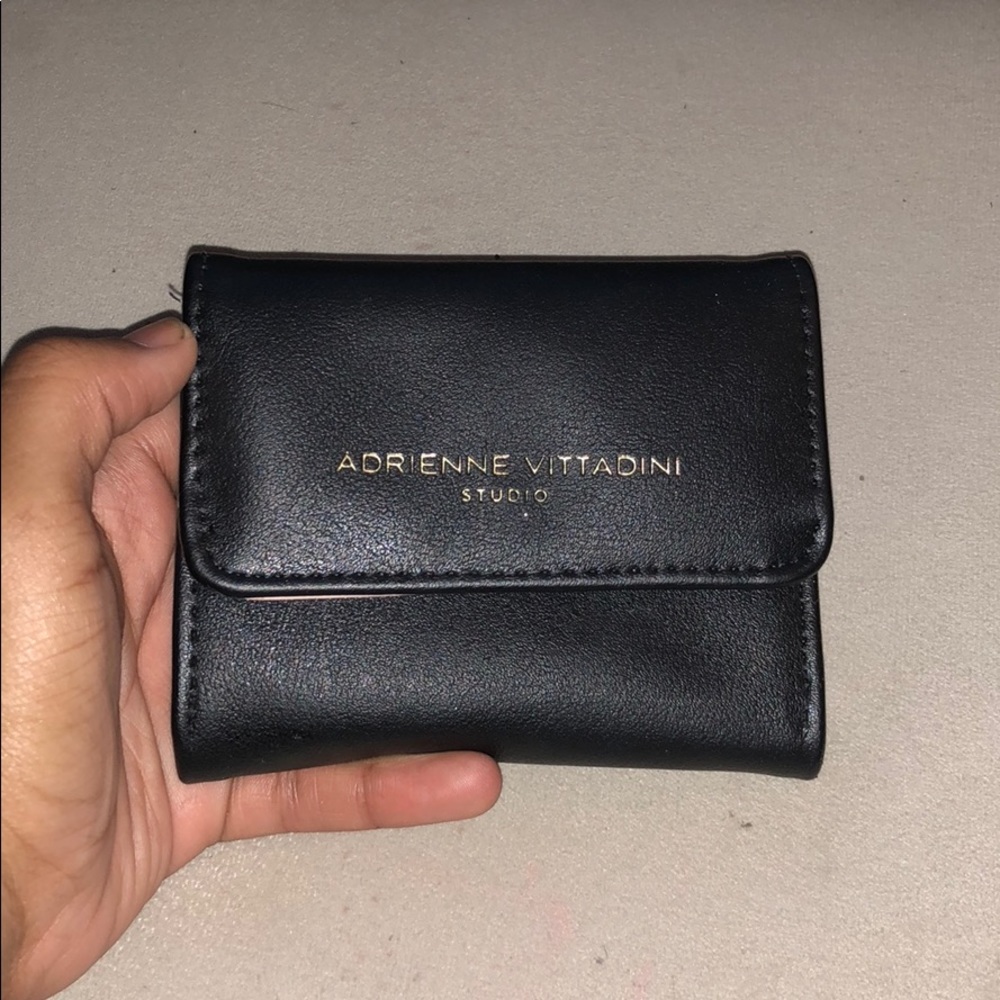 adrienne vittadini wallet